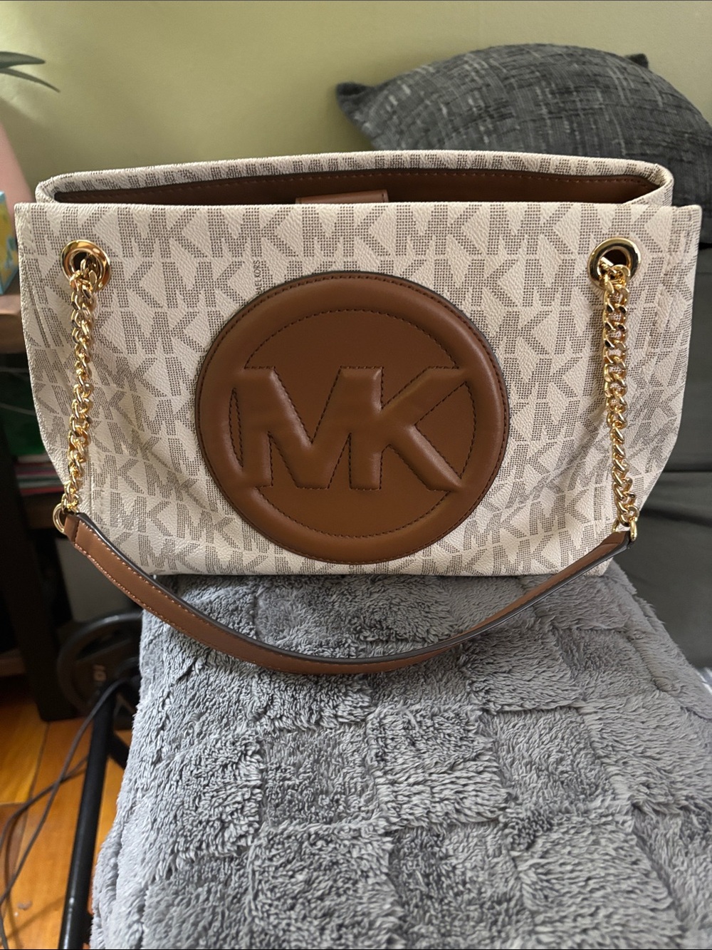 NWT Michael Kors Shoulder Bag comes with strap Reg. Price $358.00